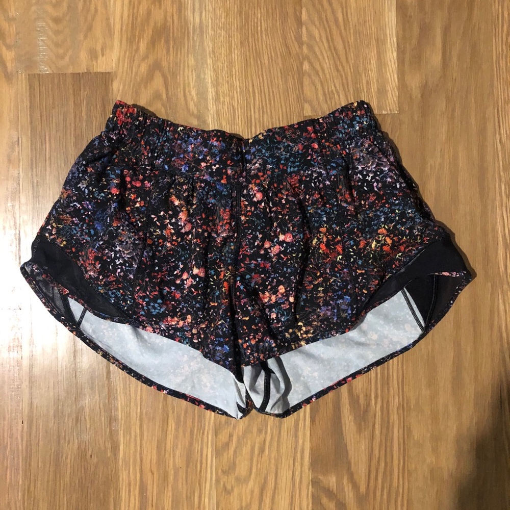 Lululemon Hotty Hot Short II 2.5”